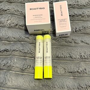 2 Clarifying Booster ,ZenBubble Serum and glass and gloss set
